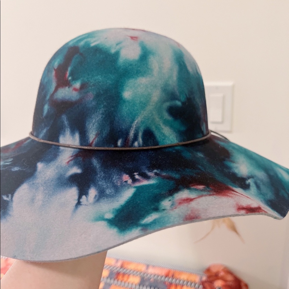 Beautiful 💯 wool hat, brand NEW no tag 🤩